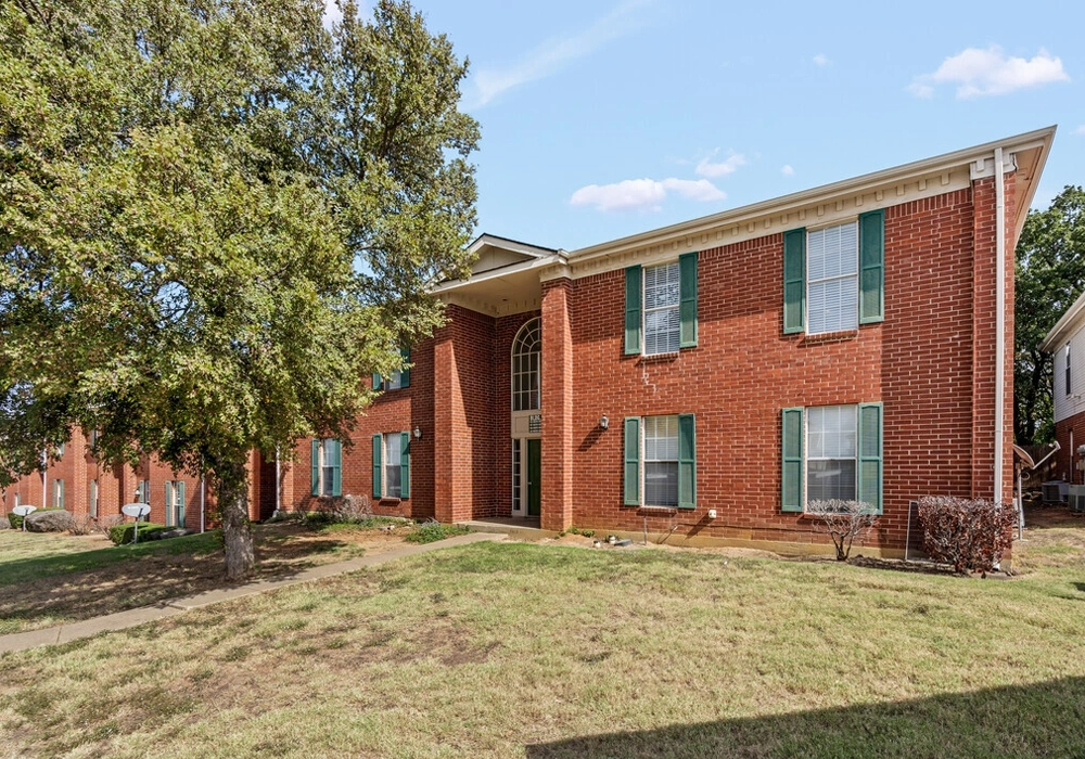 Leasing office exterior entrance at Valencia Plaza Apartment Homes in Fort Worth, Texas