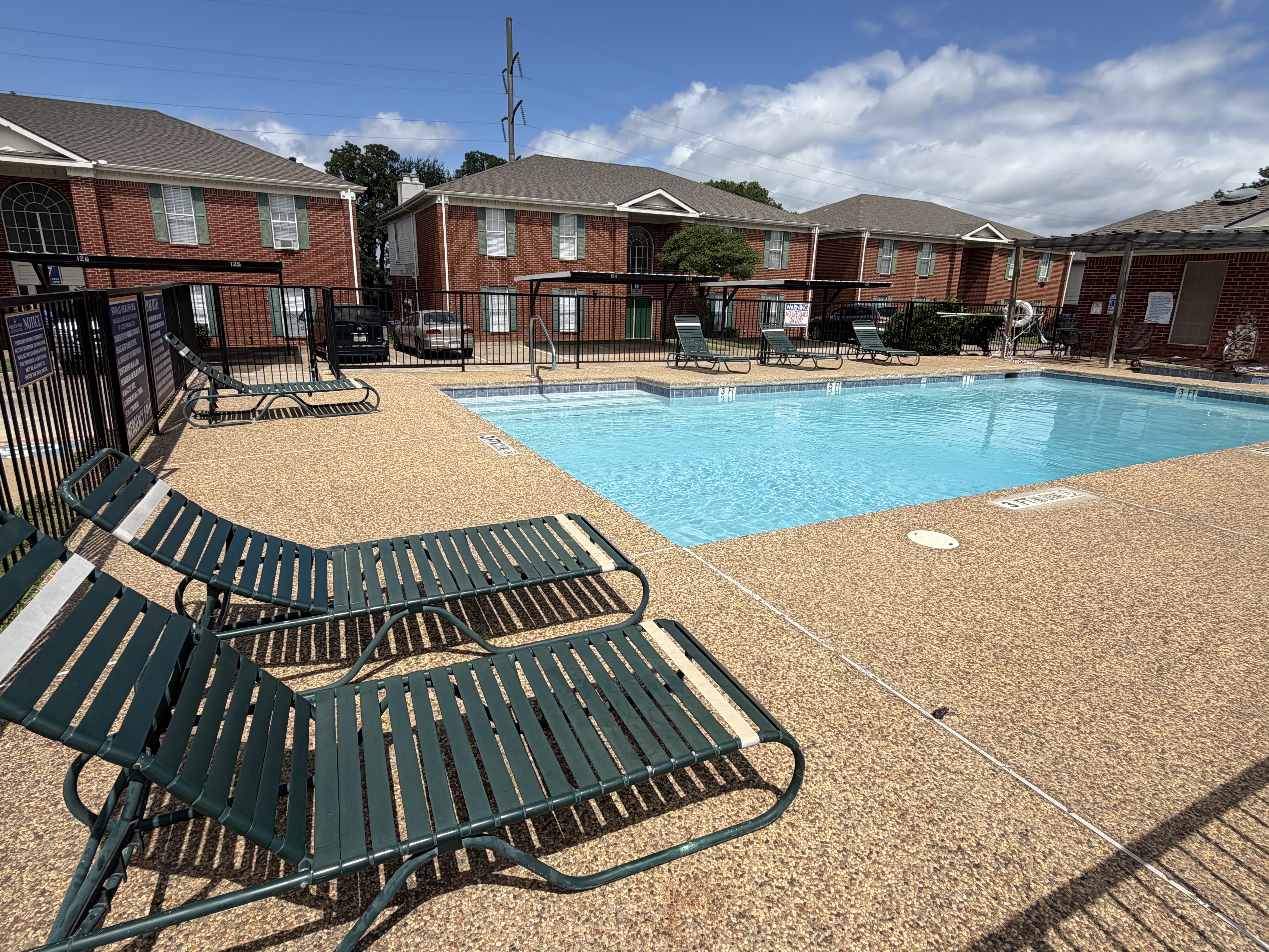 Valencia Plaza Apartments Homes